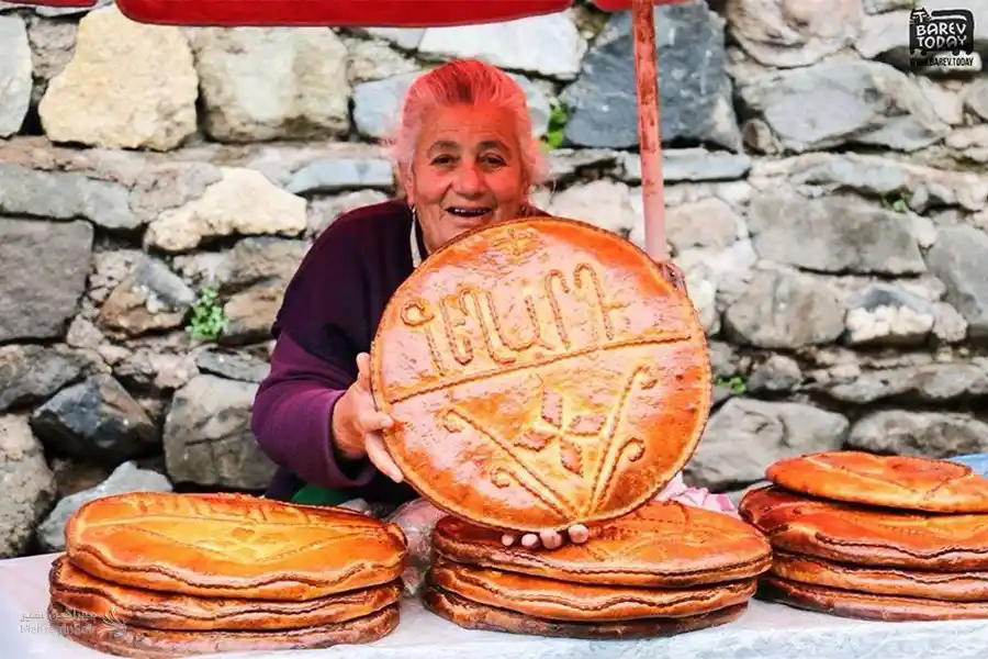 زنی ارمنی که نان گاتا پخته