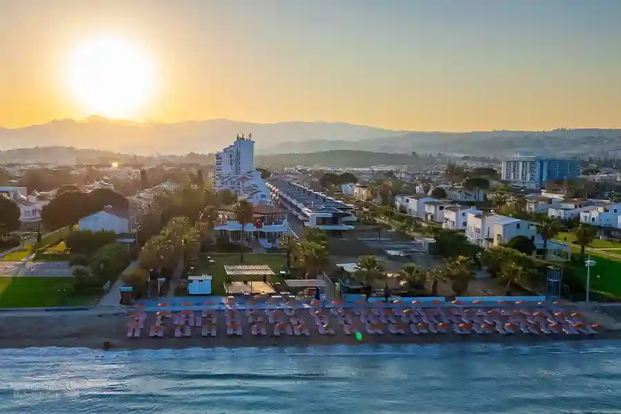 ساحل هتل سنتیونس از بالا