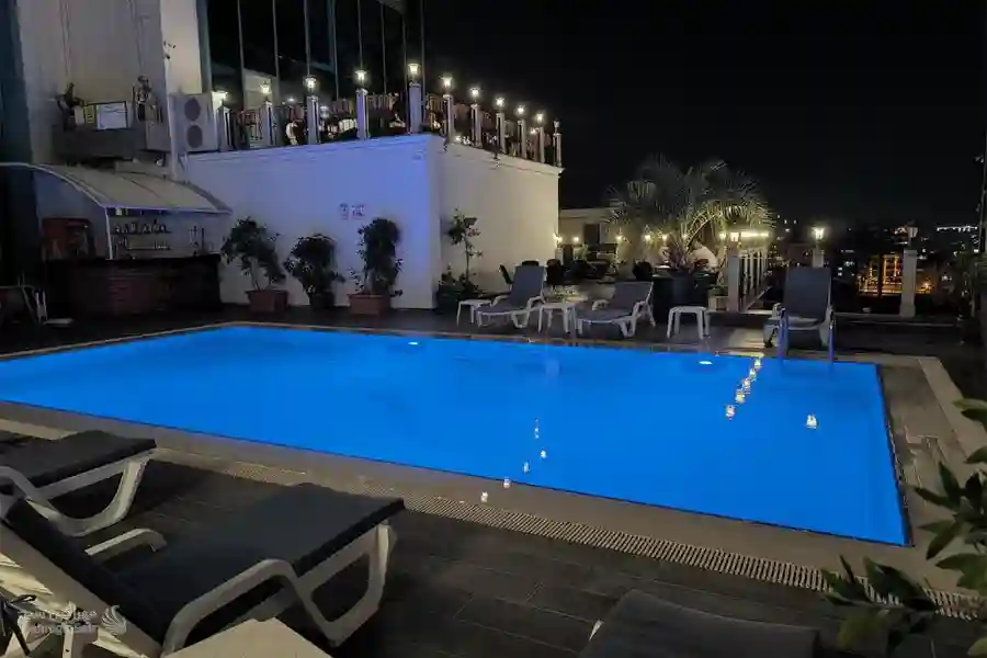 استخر هتل یورو پلازا در شب