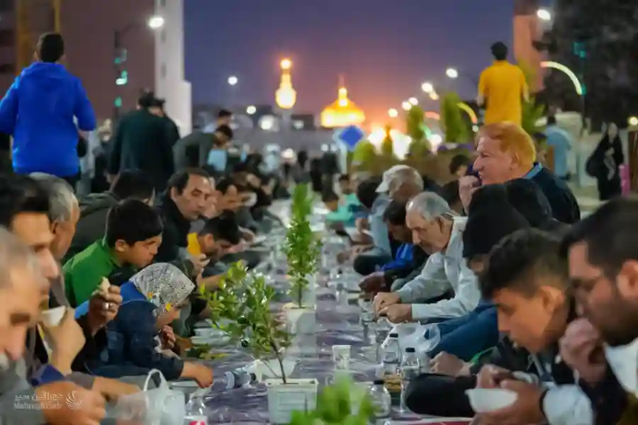 مراسم افطاری در حرم امام رضا ع