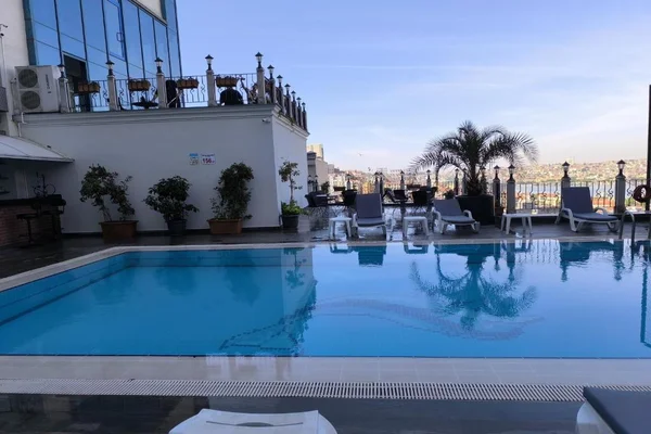  سفر شبه اروپایی در Euro Plaza Hotel